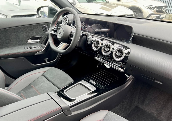 Mercedes-Benz Klasa A cena 205900 przebieg: 3000, rok produkcji 2023 z Warszawa małe 172